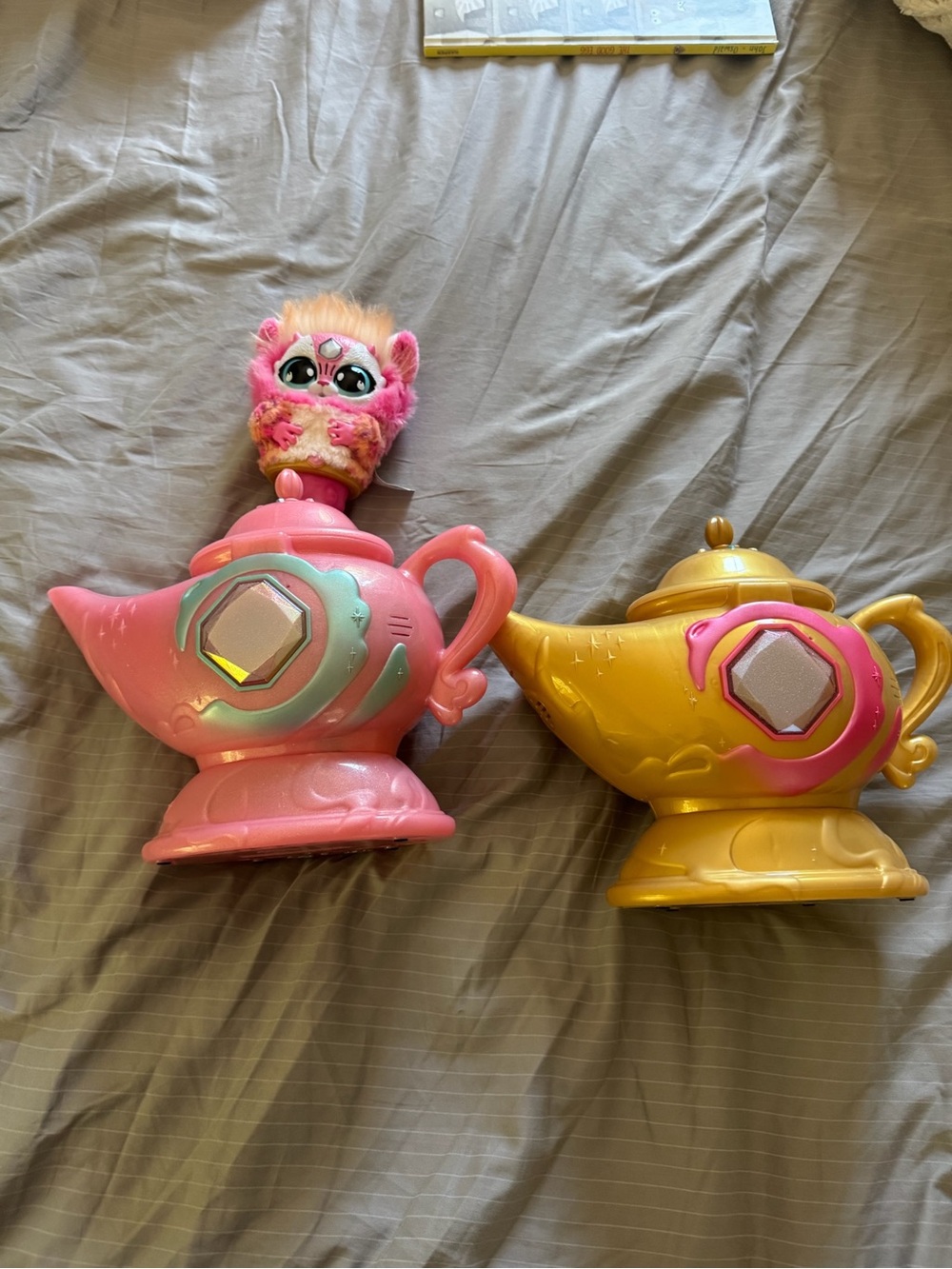 Magical Mixies Lamp Kids Toy - Pink and Yellow, 2 lamps, 1 mixie